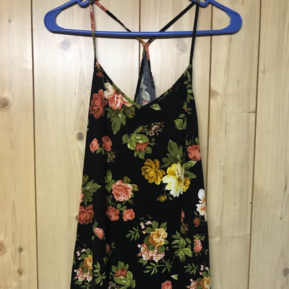 Black floral tank top, size: M, good shape.